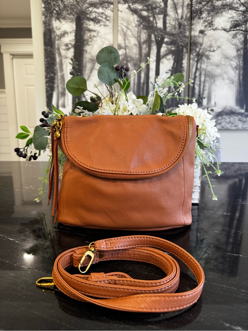 🧡HOBO Fern Foldover Leather Crossbody Messenger Cognac - Picture 2 of 16